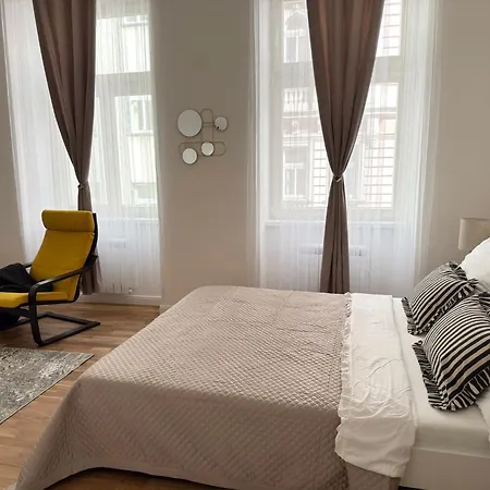 New! Deluxe In Centre! Florence! Prague