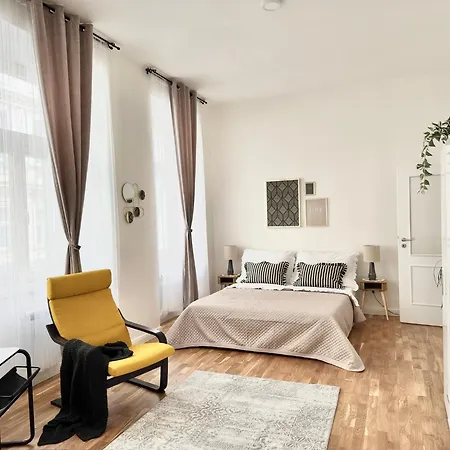 New! Deluxe In Centre! Florence! Prague